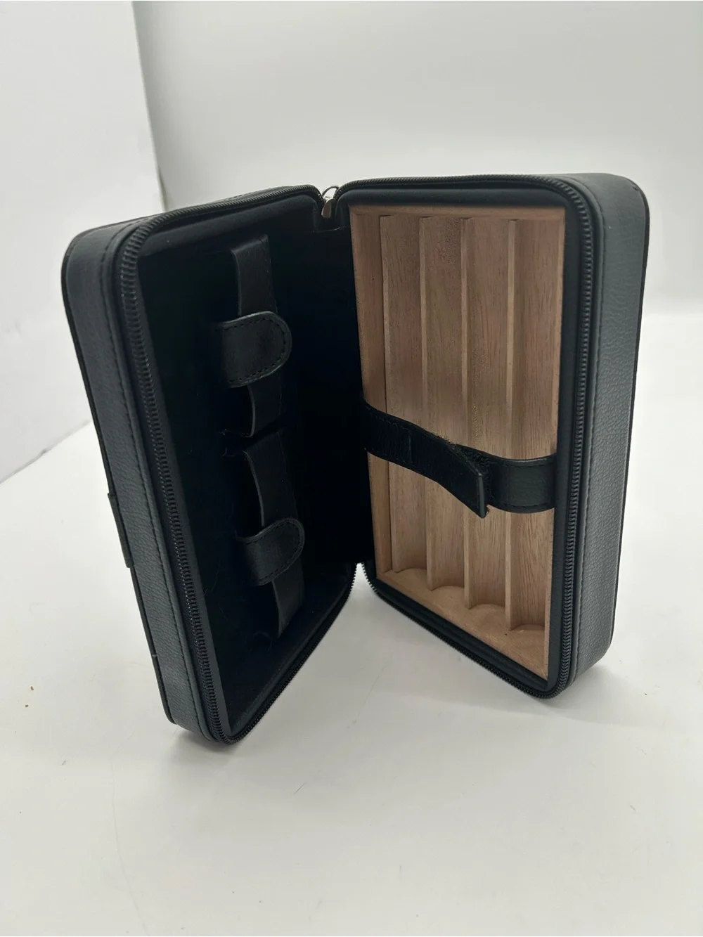 Tommy Bahama Black Leather Travel Cigar Humidor